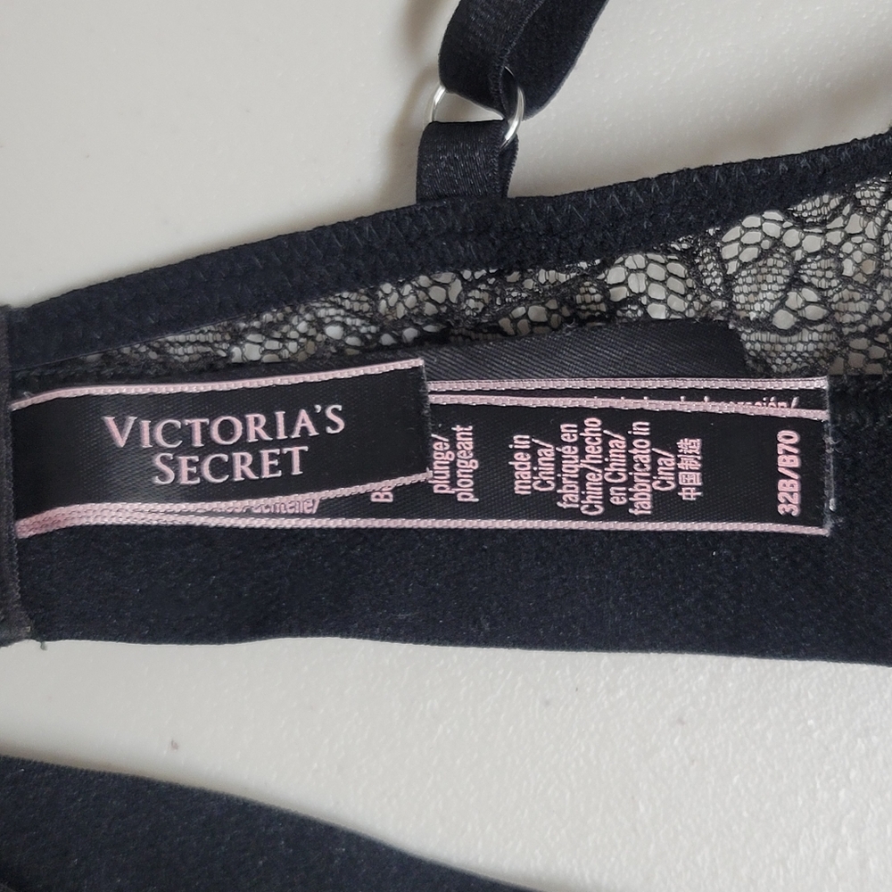 Victoria's Secret Bombshell Plunge With Glitter Band And Striped Patern Bra. - Picture 3 of 7